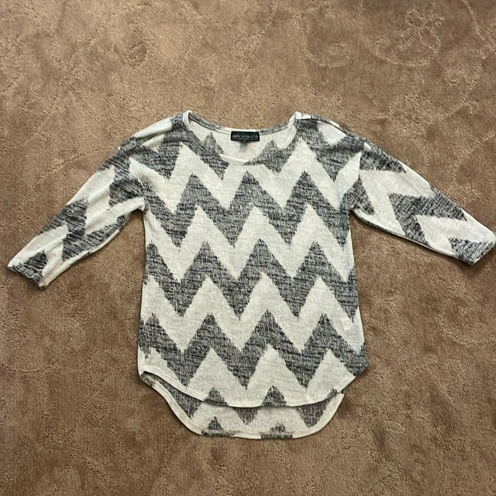 Almost Famous thin midsleeve sweater, chevron stripe, size M